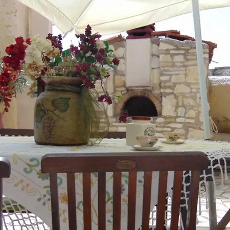 Strata Chalet Kardhamiana